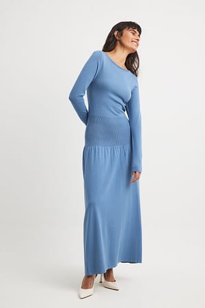 Blue Robe longue en maille avec détail à la taille