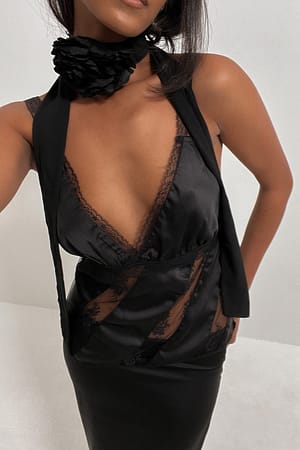Black Haut en tissu satiné avec dentelle sur le devant