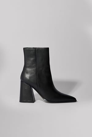 Black Bottes en cuir à talon carré biseauté