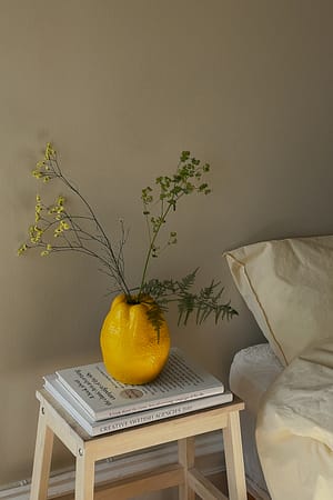 Yellow Vase citron