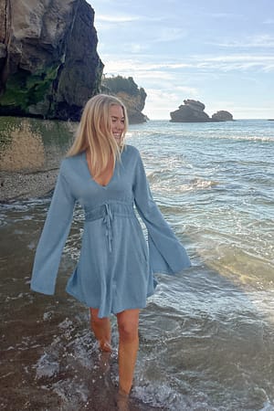 Blue Robe mini brillante à manches longues