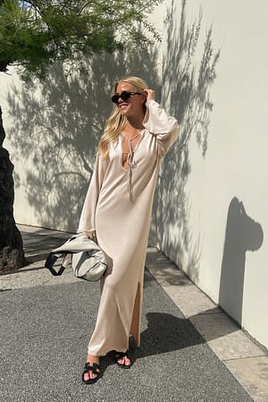 Beige Robe longue en maille à manches longues