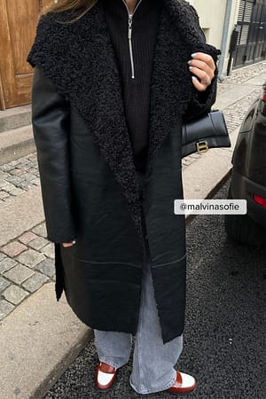 Black Manteau en similicuir contrecollé avec fausse fourrure