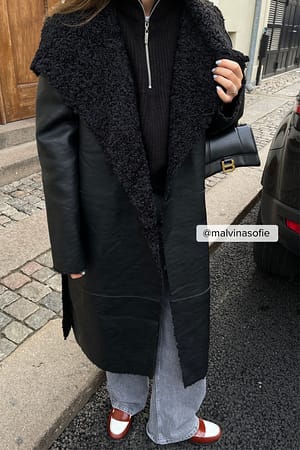 Black Manteau en similicuir contrecollé avec fausse fourrure