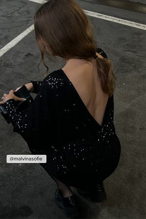 Black Robe midi en sequin avec décolleté dos