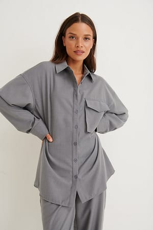 Grey Handpicked x NA-KD Chemise Coupe Ample