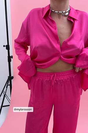 Hot Pink Chemise surdimensionnée en satin