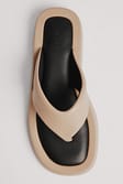 Beige/Black Tongs