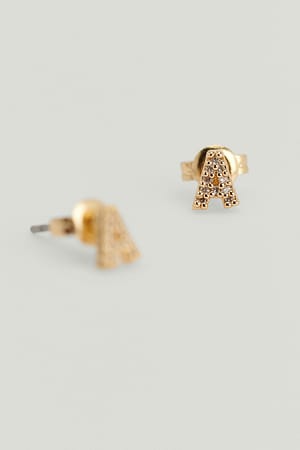 Gold Boucles d’oreilles puces brillantes avec lettre en matière recyclée