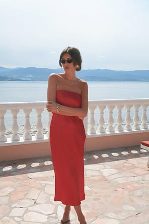 Red Robe bandeau mi-longue en satin