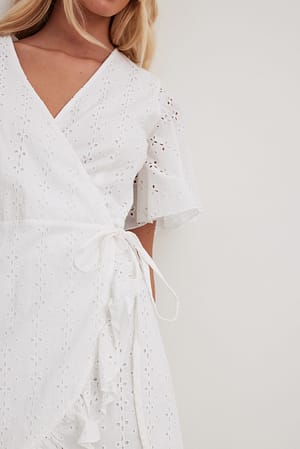 White Robe portefeuille courte en broderie anglaise