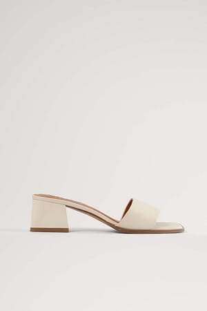 Light Beige Mules basiques à talons carrés