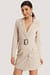 Robe blazer à grosse ceinture
