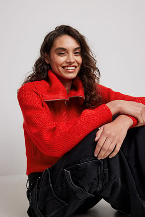 Red Cardigan tricoté avec grand col zippé