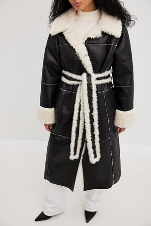 Black Manteau long en tissu contrecollé avec fausse fourrure