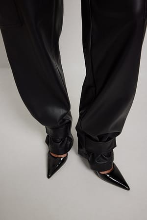 Black Pantalon cargo à détails