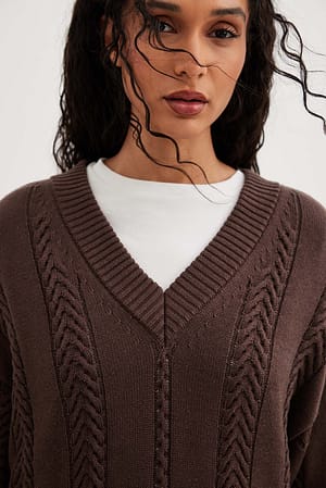 Dark Brown Pull en maille torsadée à col oversize