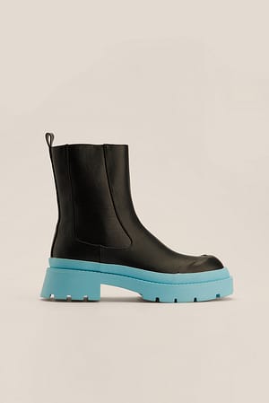 Black/Blue Bottines à bout ornementé
