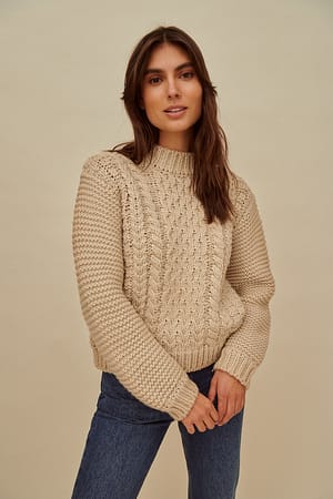 Beige Pull en maille torsadée épaisse