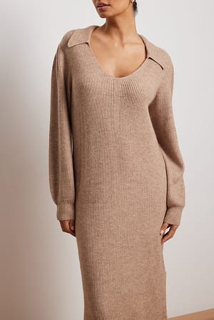 Beige Robe longue en maille à col