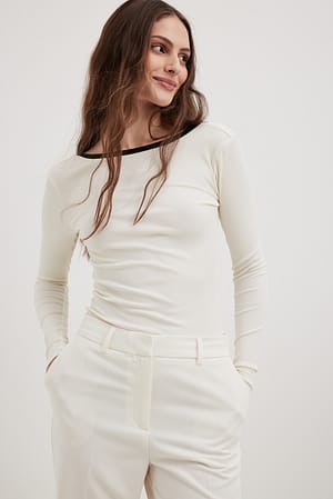 White/Black Haut à décolleté profond au dos et liseré contrastant