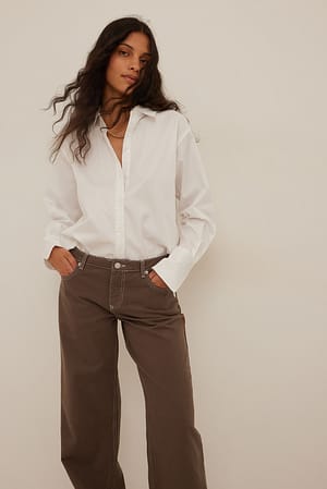 Brown Jean taille basse à coutures contrastantes