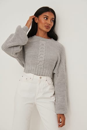 Grey Pull court en maille torsadée