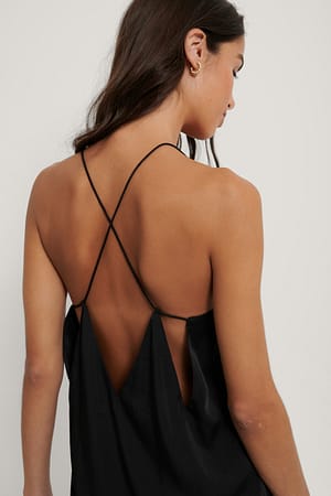 Black Chemise De Nuit À Bretelles Croisées Dans Le Dos