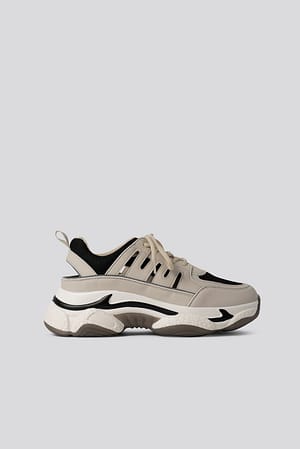 Light Taupe Baskets chunky découpées
