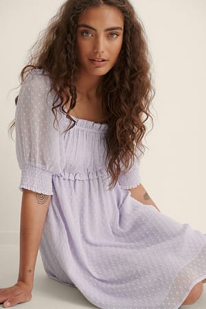 Lilac Robe Courte Avec Manche Courte Et Matière Fluide