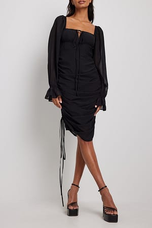 Black Robe mi-longue avec cordon de serrage
