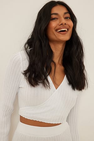 White Haut cache-cœur court en tricot fin