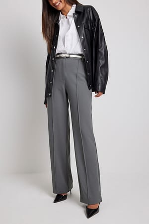 Grey Pantalon de costume ajusté à jambe large