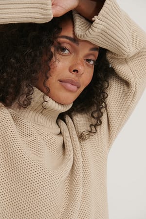 Light Beige Grand Pull En Tricot À Col Roulé
