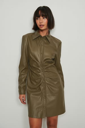 Green NA-KD Trend Robe mini en faux cuir froissé