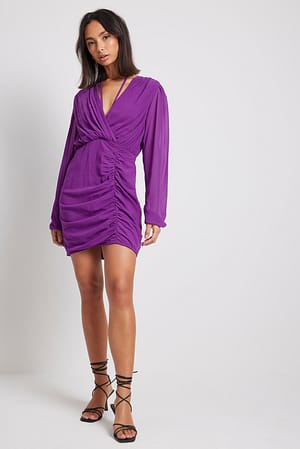 Purple Robe courte froncée à col en V