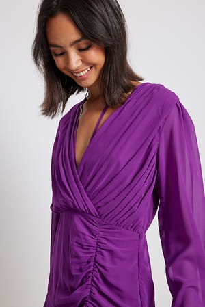 Purple Robe courte froncée à col en V