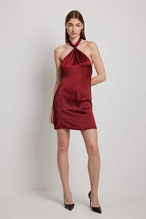 Dark Red Robe courte en satin à dos nu