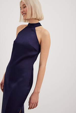 Navy Robe longue en satin à col montant