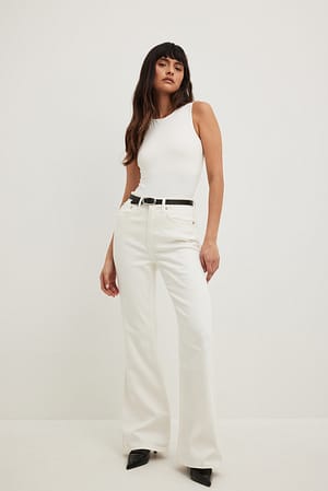 White Jean taille haute avec coupe évasée