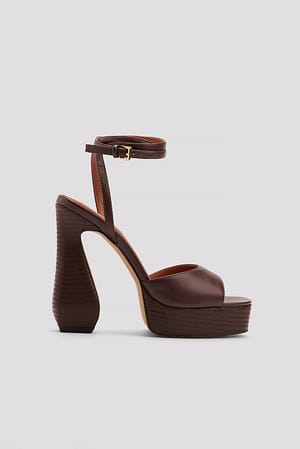 Chocolate Brown Chaussures à talons sablier à lanières