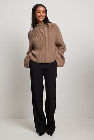 Taupe Pull en maille à manches retroussées et encolure ronde