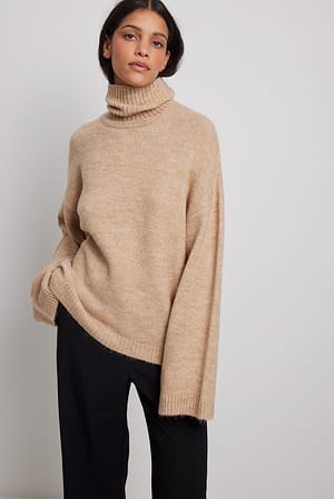 Beige Pull en tricot à col montant
