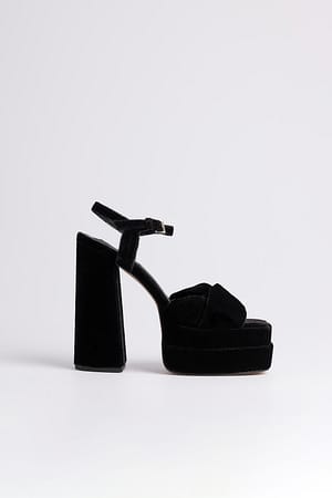 Black Knotted Plateau Heels