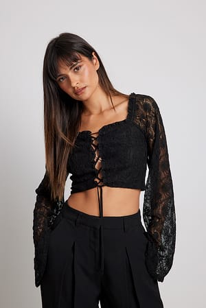 Black Blouse en dentelle à manches trompette