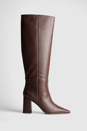 Chocolate Brown Bottes pointues en cuir à talon carré