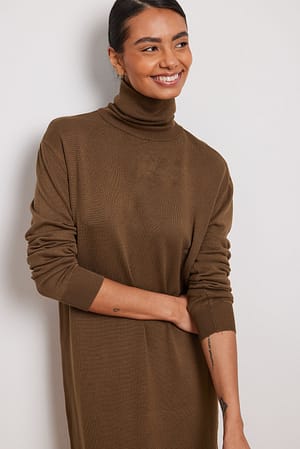 Brown Robe longue fendue en tricot à col montant