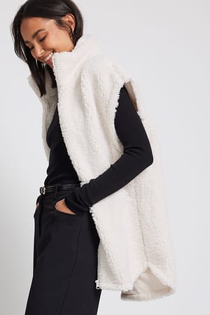 Offwhite Gilet long zippé en peluche