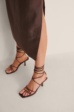 Chocolate Sandales à talons et lanières