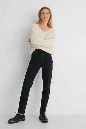Black NA-KD Jean mom